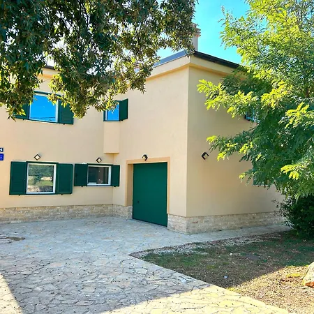 Novak Apartmán Vir